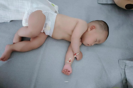 咸阳几个月宝宝会抬头